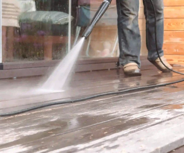 man-cleaning-walls-and-floor-with-high-pressure-po-2026-01-09-00-27-59-utc